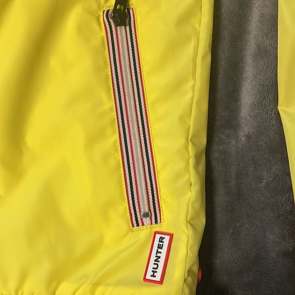HUNTER Lightweight Packable Jacket - Picture 6 of 9